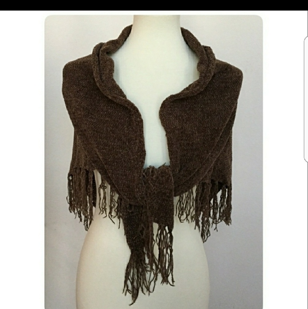Fringe hem shawl
